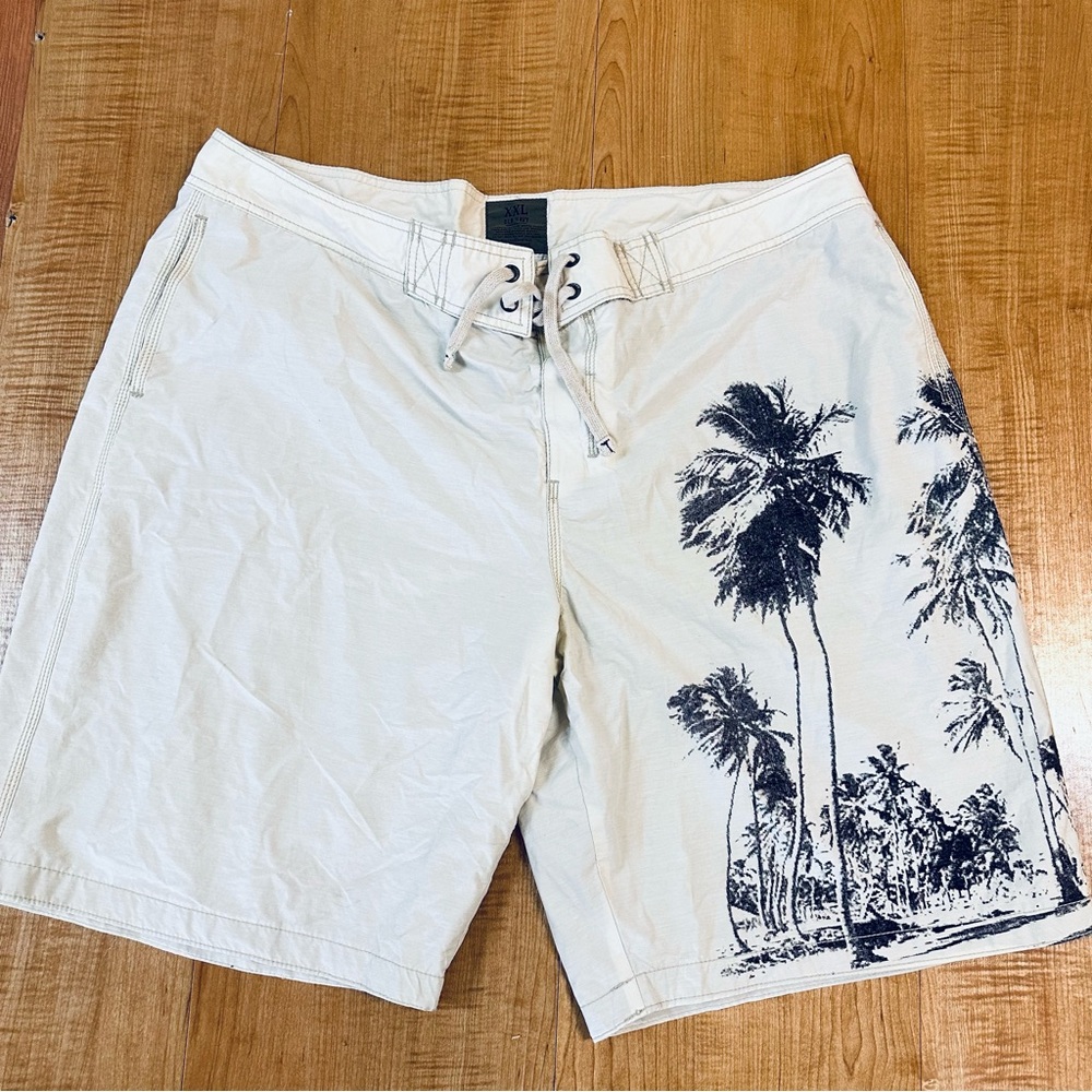 Old Navy Beige Palm Tree Mesh Lined Flat Front Board Shorts size a XXL Men’s